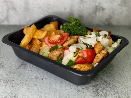 Kuracia gyros misa, opekané zemiaky, tzatziki omáčka (zvľášť)