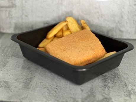 Vyprážaný syr s kuracou šunkou, hranolky, tatárska omáčka