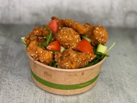 Šalát „ Cézár “, vyprážané kuracie nugety so sezámom, krutón, jogurtový dressing (zvľášť)