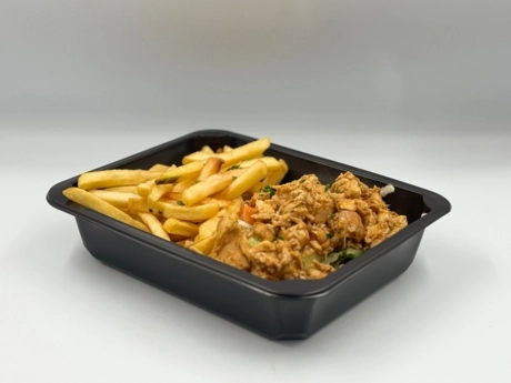 Kuracia gyros misa, hranolky, cesnaková omáčka (zvľášť)