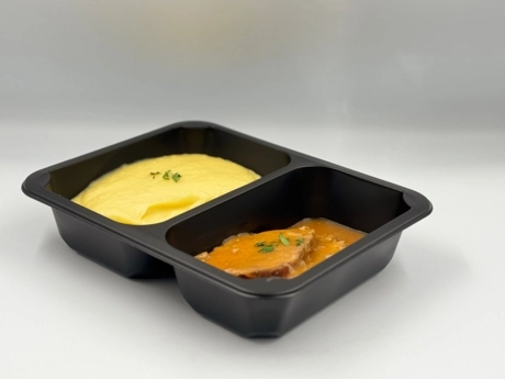 Pečené mäso po sedliacky, zemiaková kaša, jablčná paprika