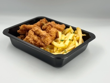 Vyprážané kuracie nugety, hranolky, syrová omáčka s baconom (zvľášť)