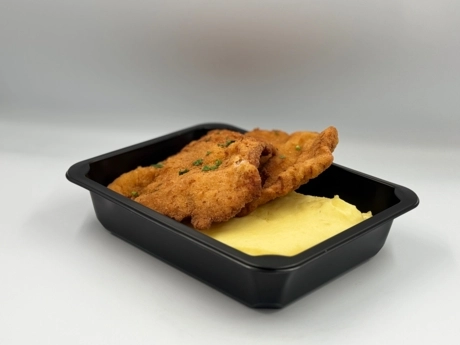 XXL vyprážaný bravčový rezeň, zemiaková kaša, uhorky