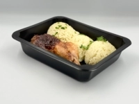 Plnené grilované kuracie stehno s pečeňovou plnkou, ryža s hráškom, uhorkový šalát